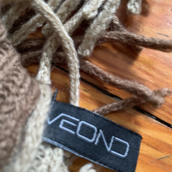 Elegant Brown and Tan Infinity Knit Scarf🧣with Fringe - Picture 2 of 6